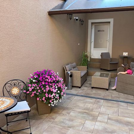 Apartamento Corner House Lučenec Exterior foto