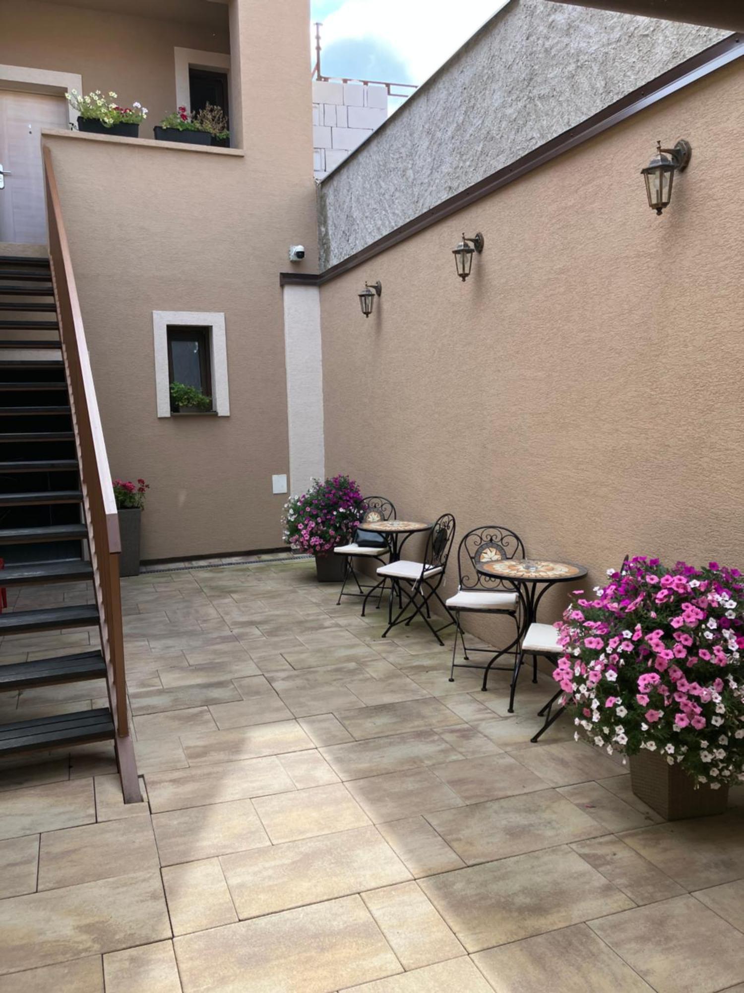 Apartamento Corner House Lučenec Exterior foto